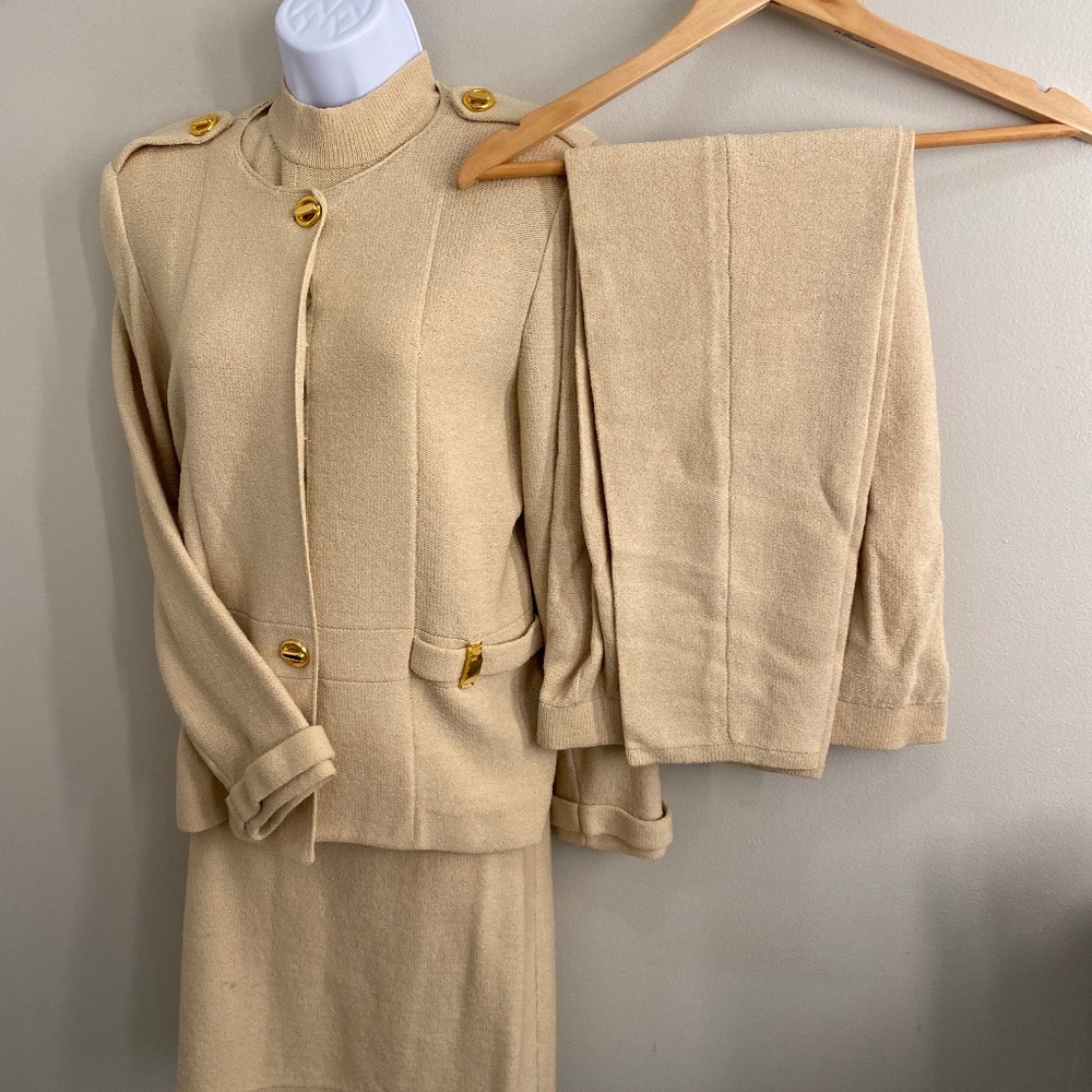 Steve Fabrikant for Neiman Marcus Vintage 4 piece woman's suit Petite Size 4-6